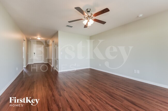 Foto del edificio - 1544 Swan Lake Cir