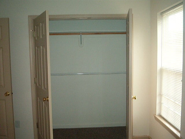 Building Photo - Stunning Country Home