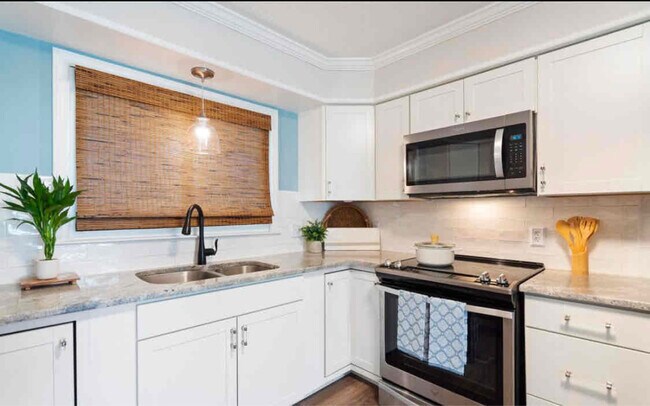 Foto del edificio - 617 Porters Neck Rd