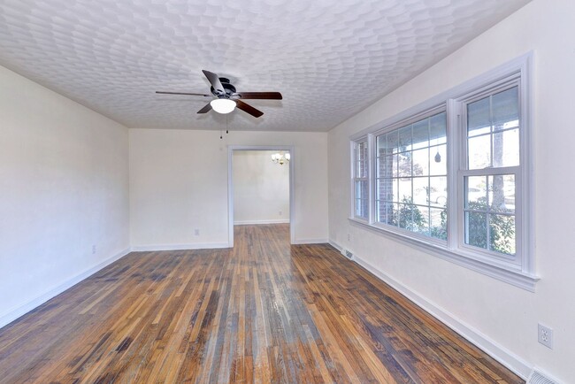Foto del edificio - 4 BEDROOMS IN YORK COUNTY!!!