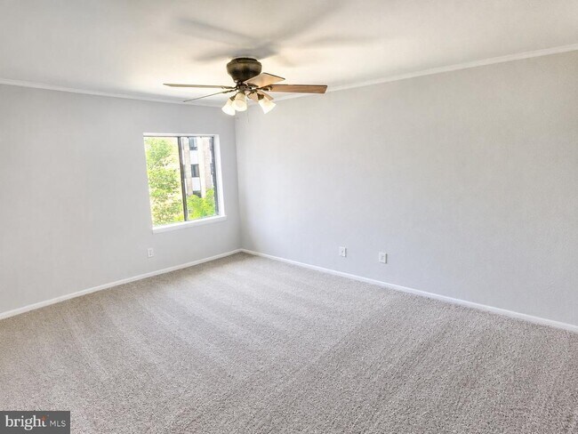 Foto del edificio - 11210 Cherry Hill Rd