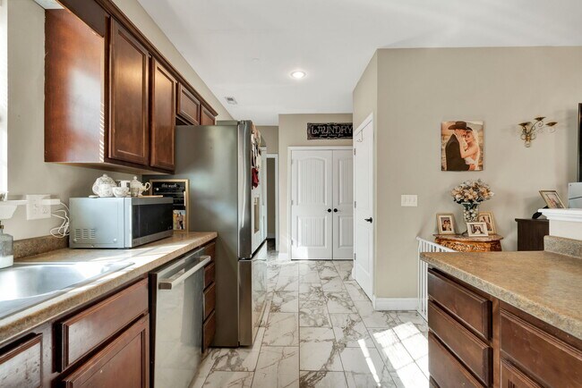 Foto del edificio - 122 Neely Cir NE