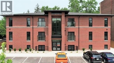 Building Photo - 6550 Wyandotte St E