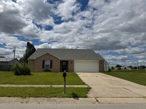 Building Photo - 684 Hummingbird Ln