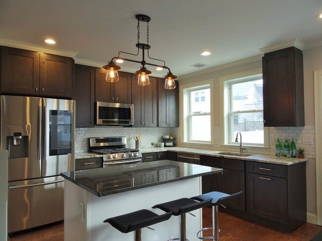 Foto del edificio - 6-8 Rockwell Ave