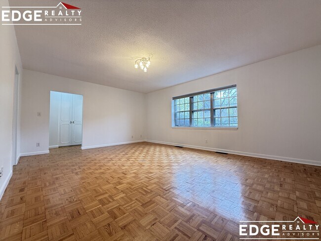 Foto del edificio - 137 Lake Shore Rd