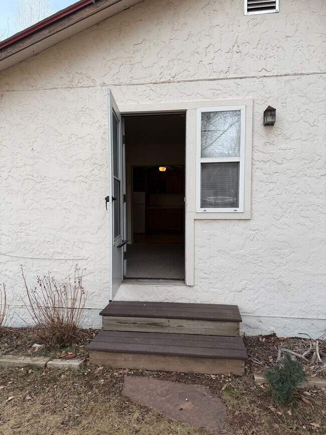 Foto del edificio - 2910 Junction St