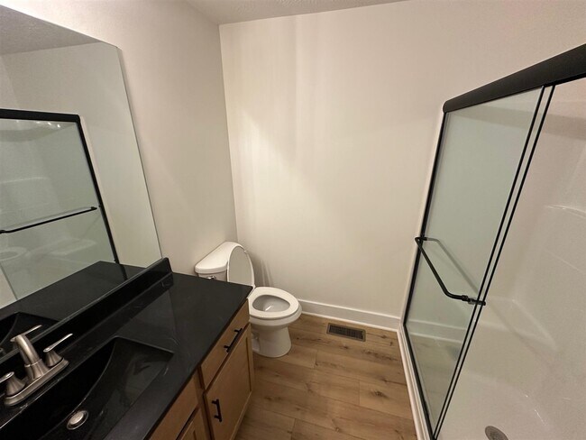 Foto del edificio - 909 Alberta Dr