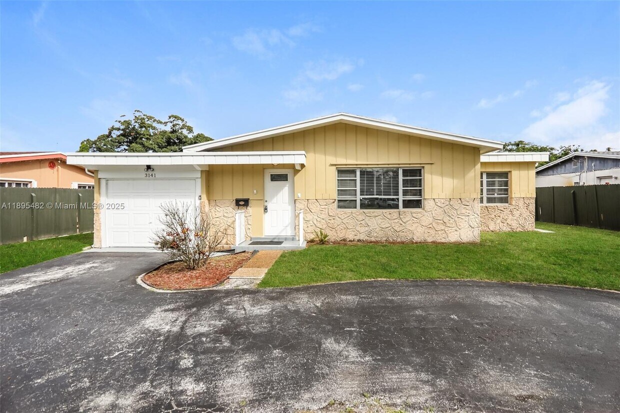 Foto principal - 3141 Jackson Blvd