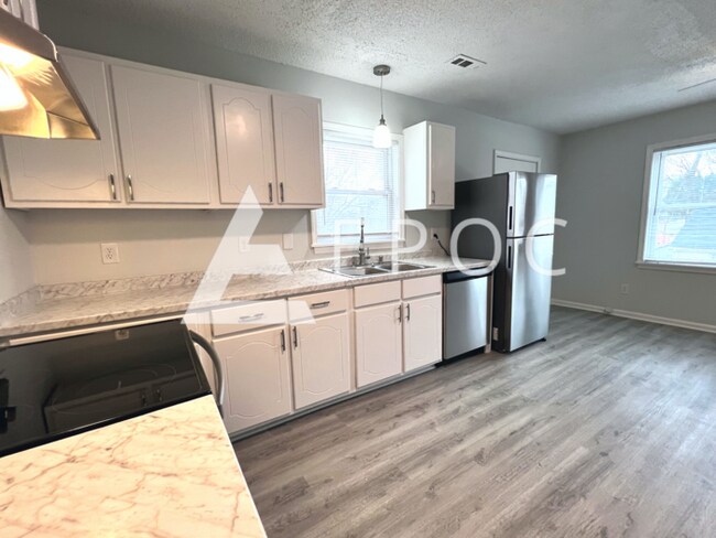 Foto del edificio - Greensboro Duplex 2 Bedroom, 1 Bathroom- B...