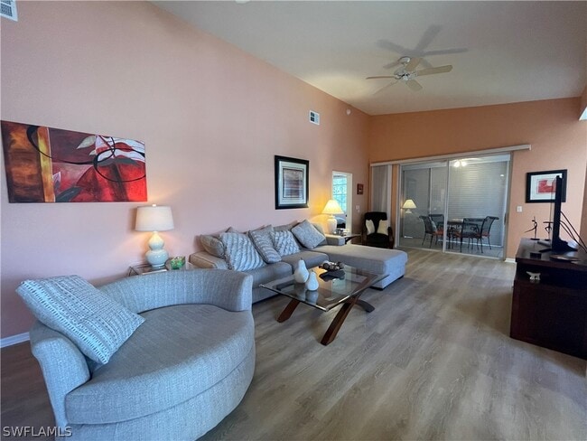 Foto del edificio - 2021 Crestview Way