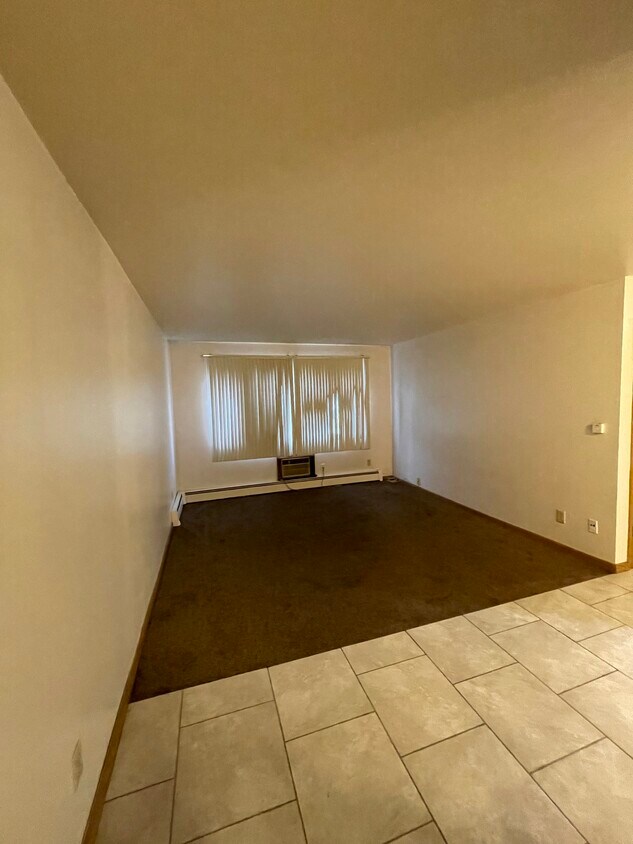 Living Rm 613 - 3160 S Brust Ave