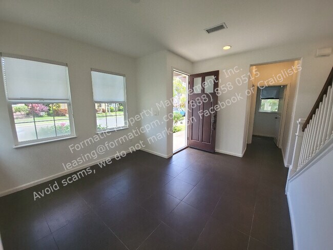 Foto del edificio - Pet-Friendly Elegant 4-Bedroom Home with L...