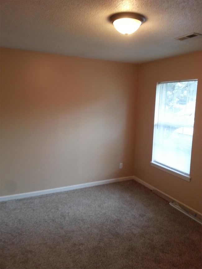 Building Photo - 2613 Stewart Dr