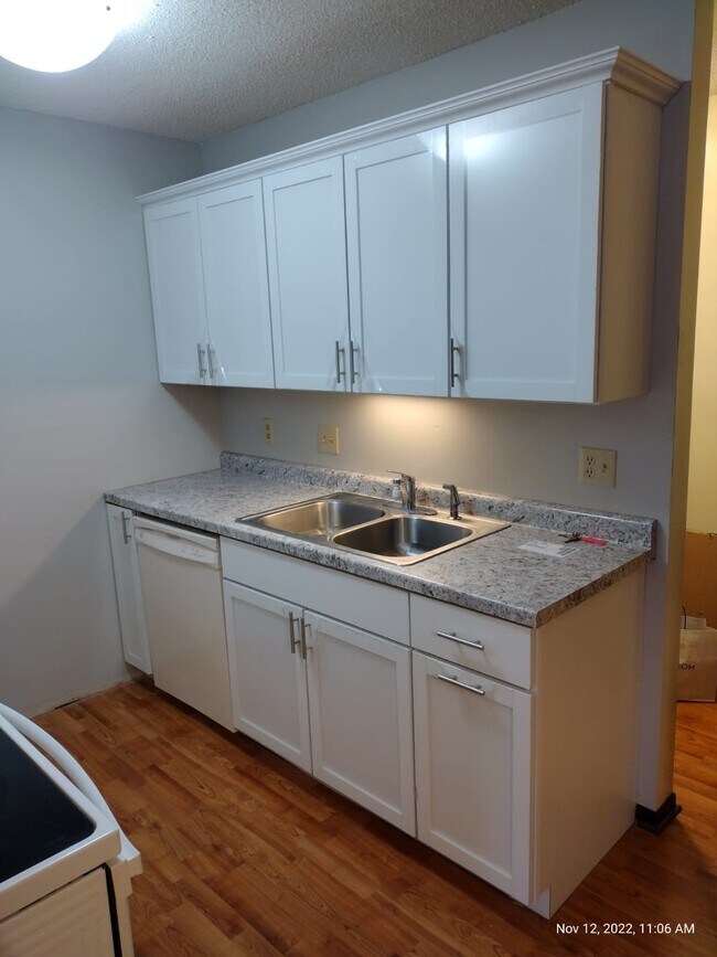 Foto del edificio - 14115 Pennock Ave