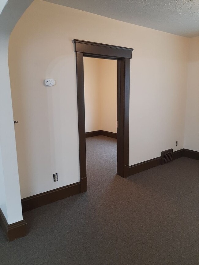 Building Photo - 2 bedroom with appliances