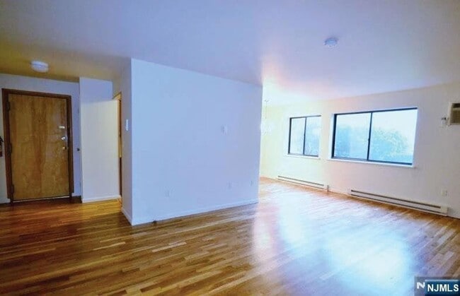 Building Photo - 121 Grove St