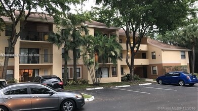 Building Photo - 9999 Summerbreeze Dr
