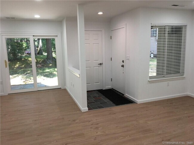 Foto del edificio - 3 Woods Hollow Ct