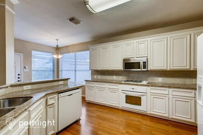 Foto del edificio - 4419 Sugarvine Ct