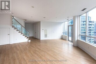 Building Photo - 20 Blue Jays Way