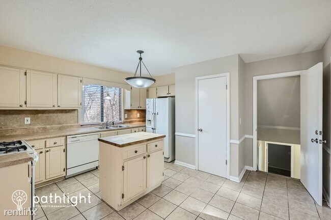 Foto del edificio - 3 br, 2 bath House - 6580 Oakwood Drive UNIT