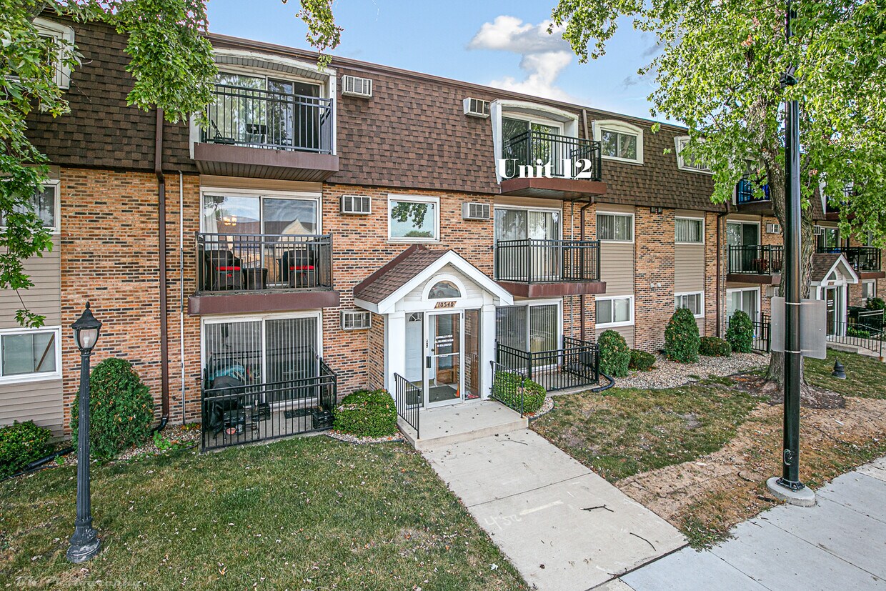 Primary Photo - 10540 Ridgeland Ave