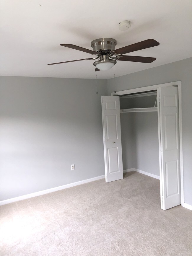 Foto del edificio - 2504 Heatherwood Ct