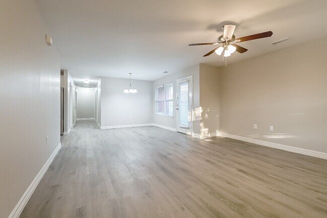 Foto del edificio - 201 Green Meadows Rd