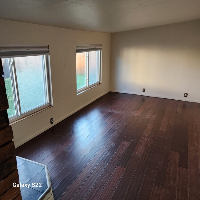 Building Photo - 6850 Reno Dr