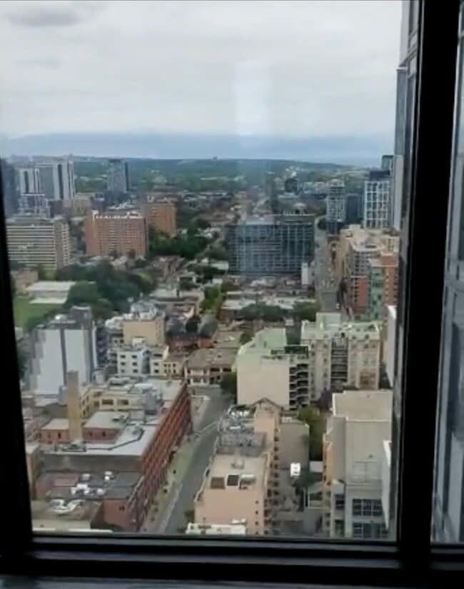 Building Photo - 25-3225 Richmond St E