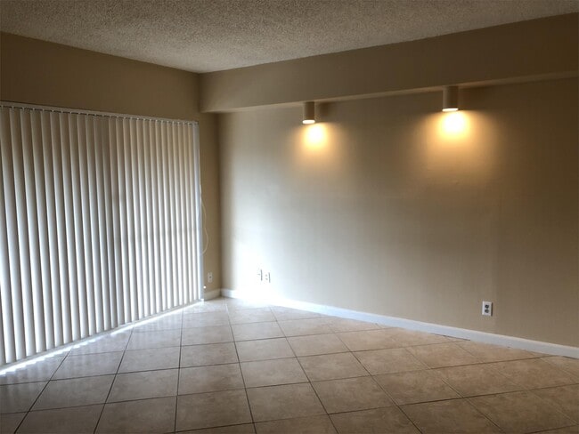Building Photo - 4017 N University Dr