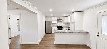 Building Photo - 2102 Margaret St
