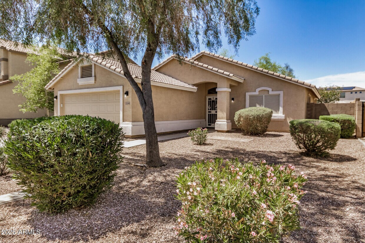 Foto principal - 25710 W Victory St