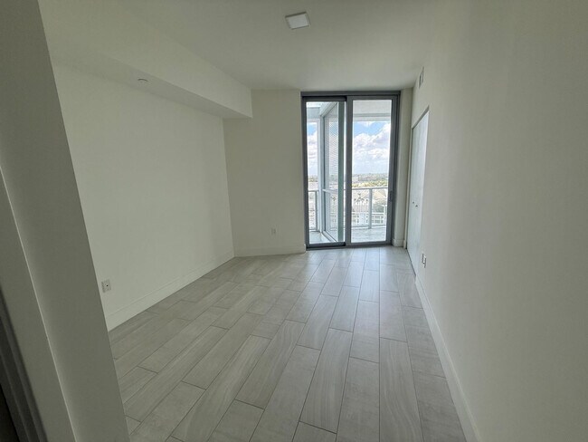 Foto del edificio - 2000 Metropica Wy