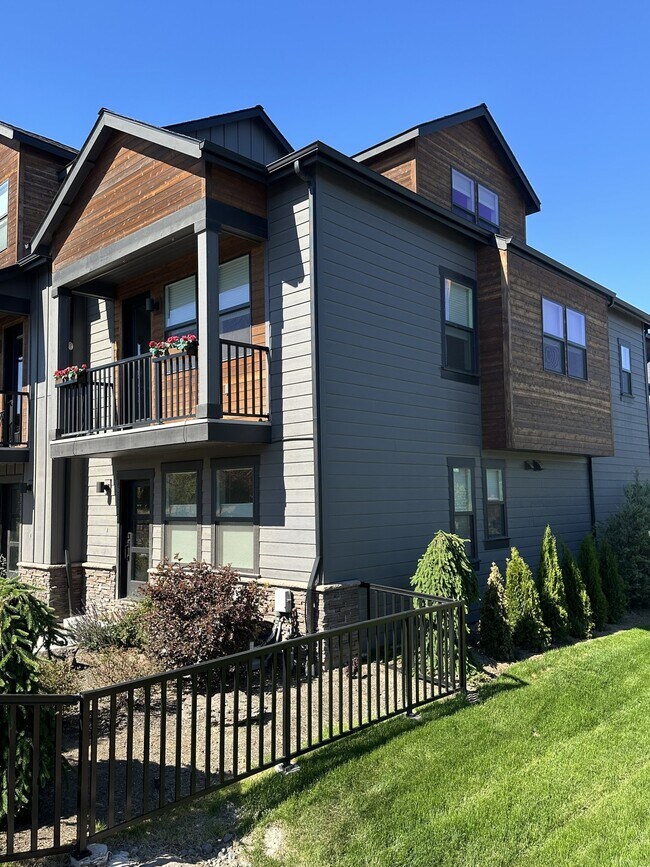 Foto del edificio - 63103 Boyd Acres Rd