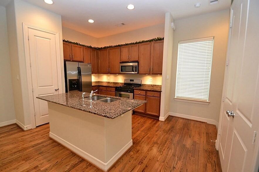 Foto principal - 3818 Center St