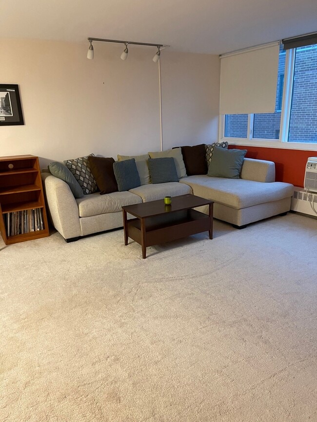 Large sofa living room - 1516 Hinman Ave