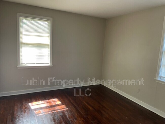 Building Photo - 827 Hilton St