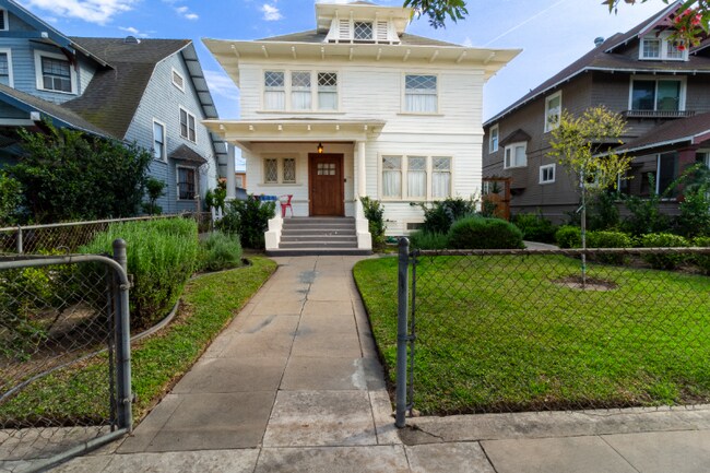 Building Photo - 1842 W 22nd St