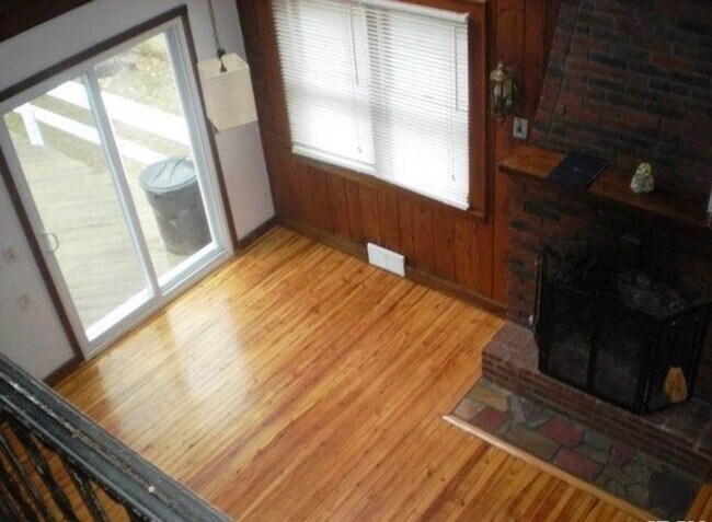 Living Room - 4 Butler Plz