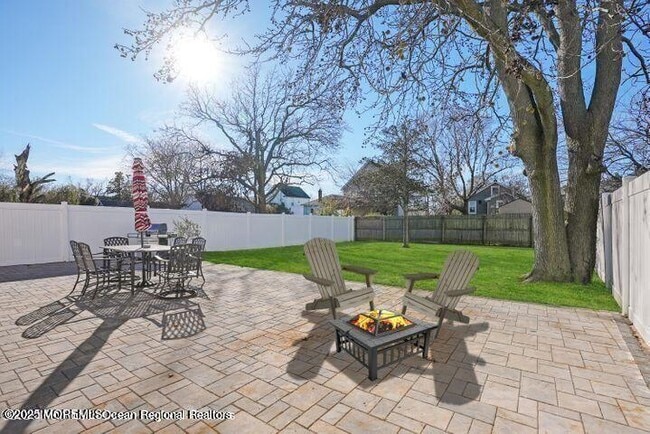 Building Photo - 18 Catherine St