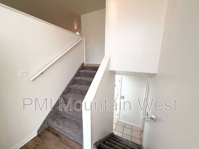 Building Photo - 698 Doren Dr