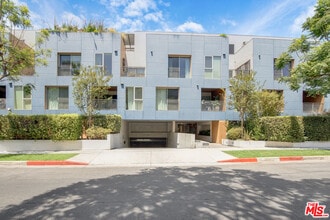 Building Photo - 855 Croft Ave