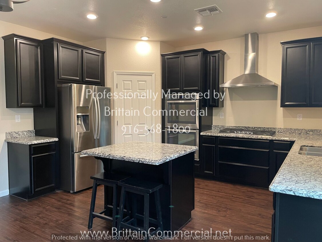 Foto principal - Gorgeous and Spacious 3 Bed 2.5 Bath Two-S...