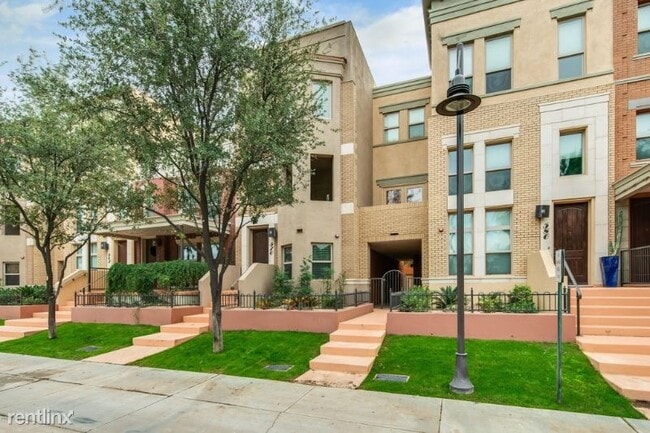 Building Photo - 2 br, 2.5 bath Townhome - 570 W 6th St