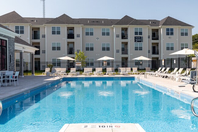 Piscina - The Paragon
