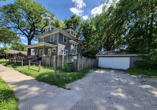 Building Photo - 1128 Mulberry St