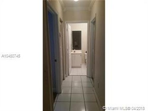 Foto del edificio - 10285 NW 80th Ct