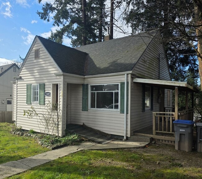 Building Photo - 2 bedroom home in West Bremerton